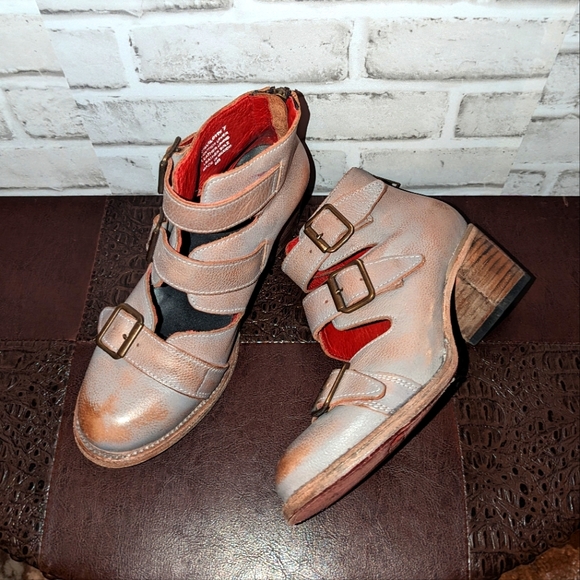 FreeBird CHARLOTTE Booty in Tan size 7